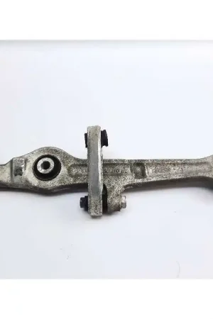 BRAZO SUSPENSION INFERIOR DELANTERO DERECHO 8E0407151 Mayoreo